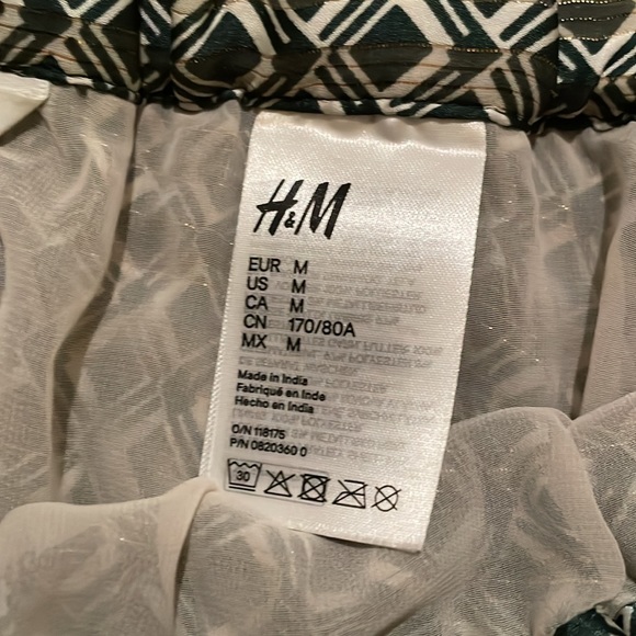 H&M Midi Pleated Skirt. - Picture 2 of 5